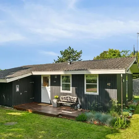 Holiday home Stygg Knebel